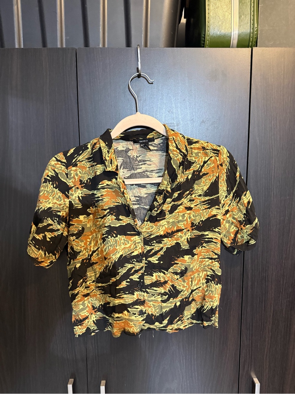 Forever 21 button down Crop Top - wmns small